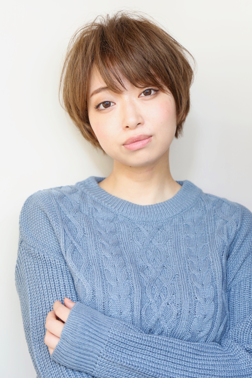 ひし形ショート 耳かけショート×スモーキーベージュ