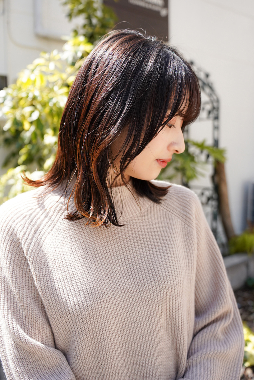薄めバング外はねミディ